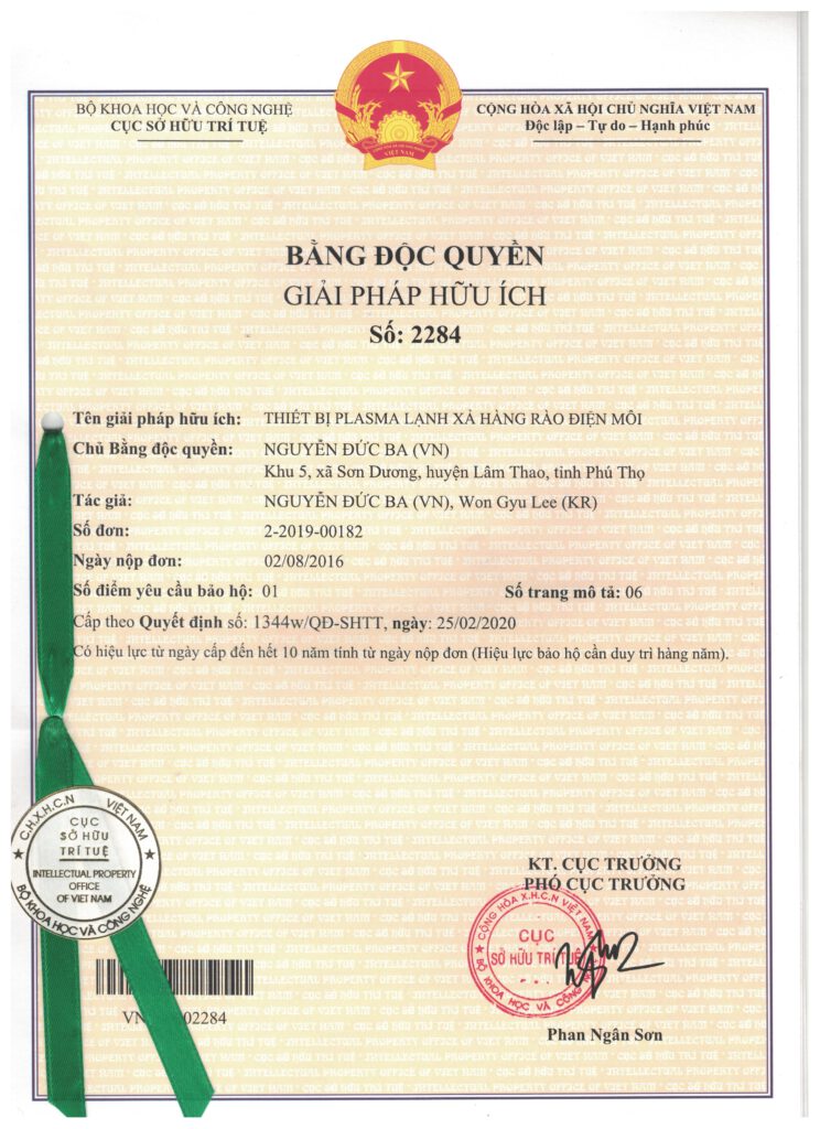 Sáng chế thiết bị xả hàng rào điện môi